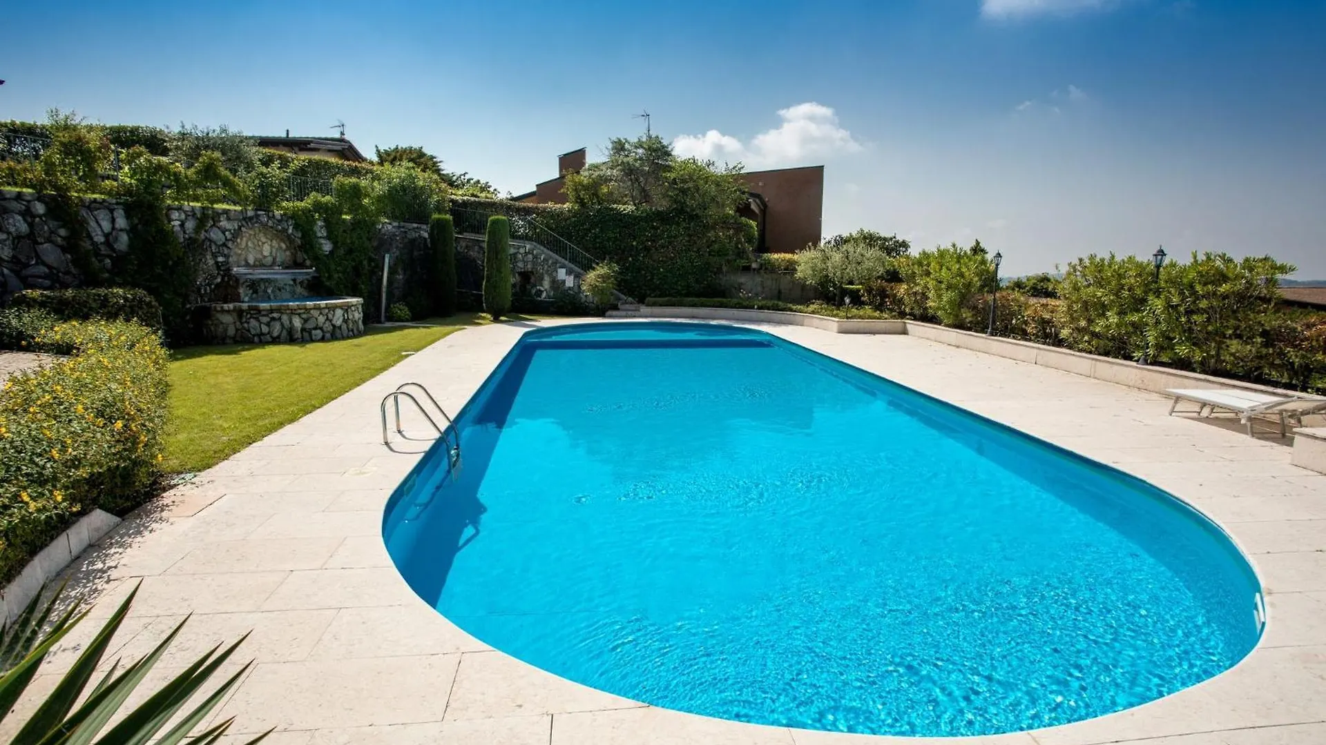 Blue Villa With Shared Pool And Private Garden Near Salo Roe
