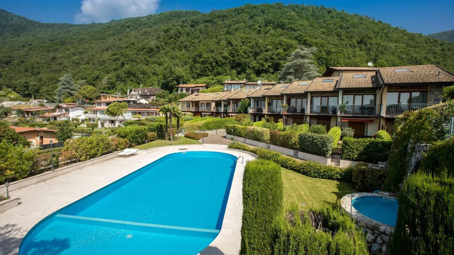 Blue Villa With Shared Pool And Private Garden Near Salo Roe