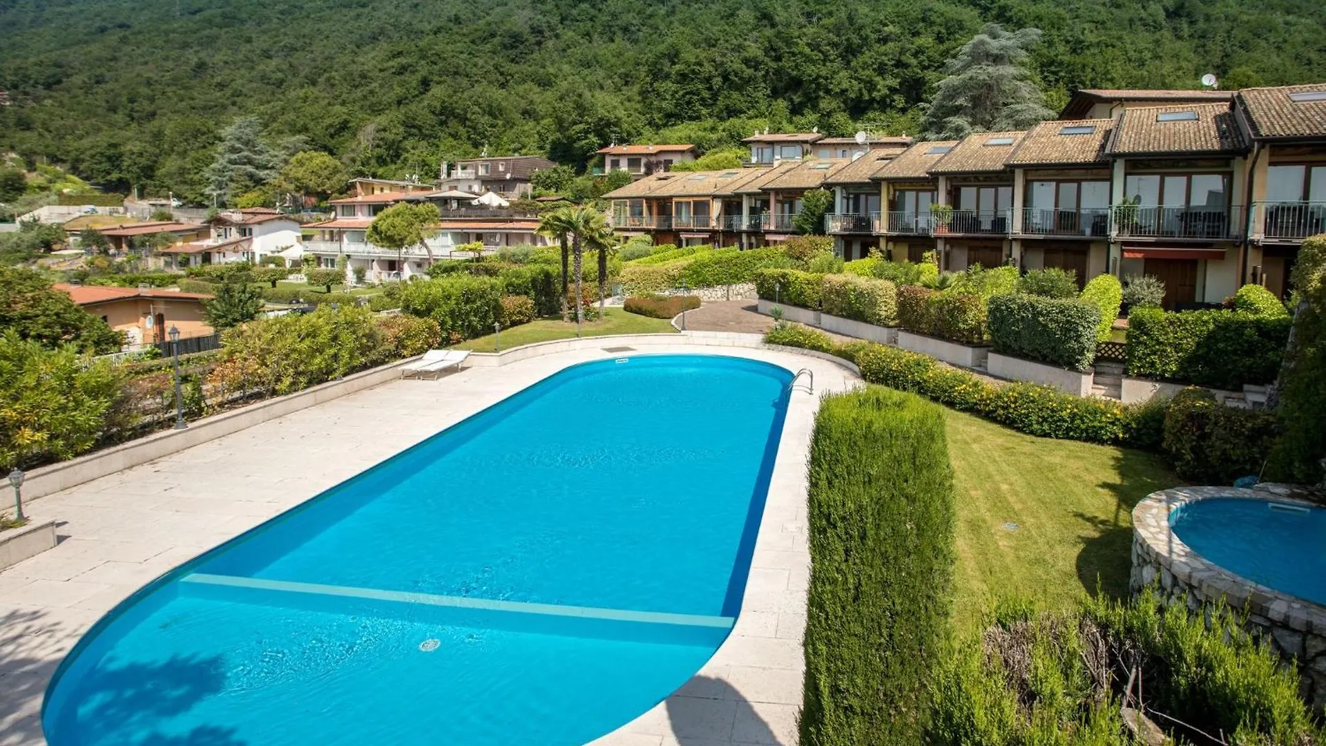 Blue Villa With Shared Pool And Private Garden Near Salo Roe