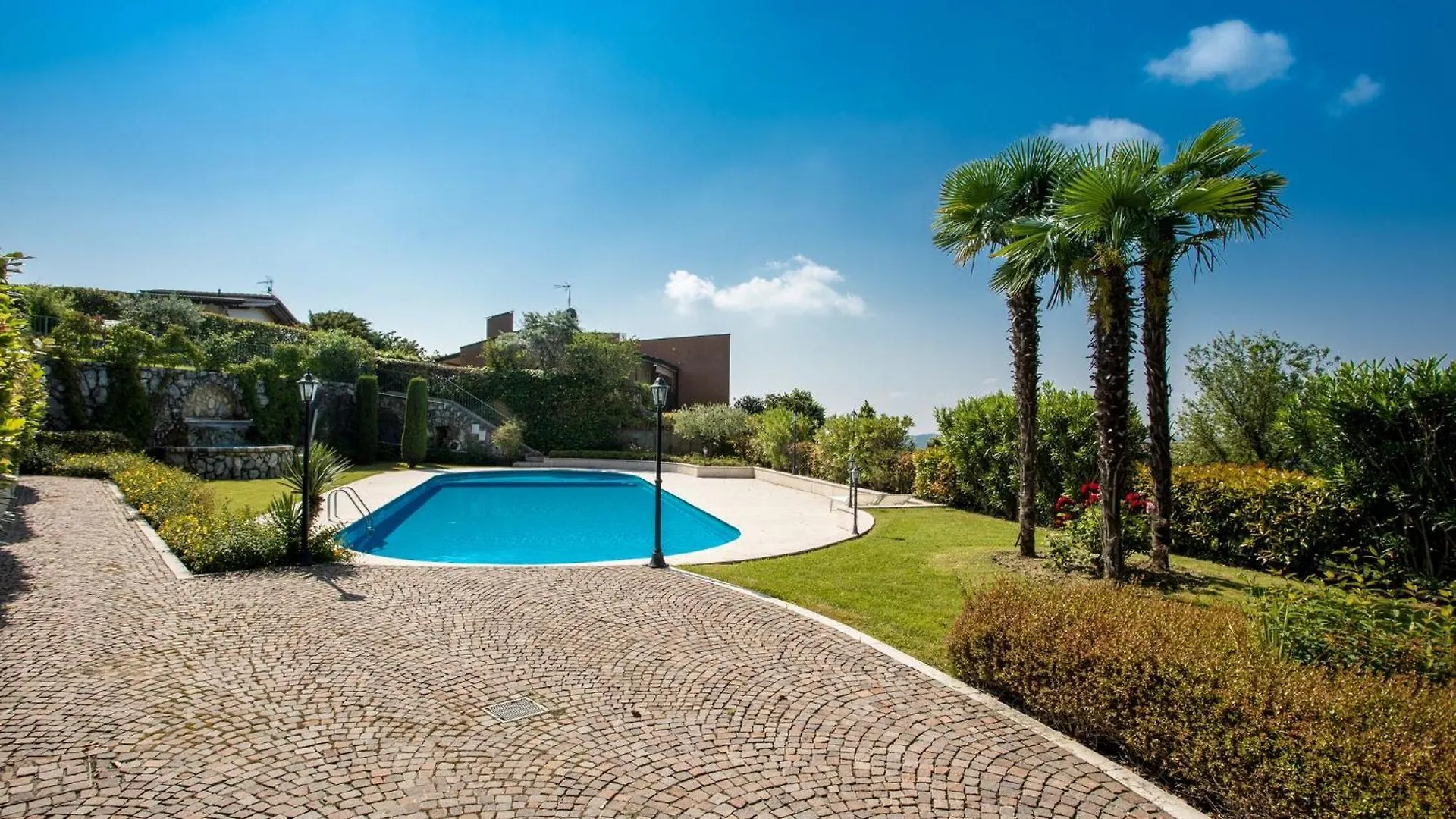 Blue Villa With Shared Pool And Private Garden Near Salo Roe 0*,  Italy