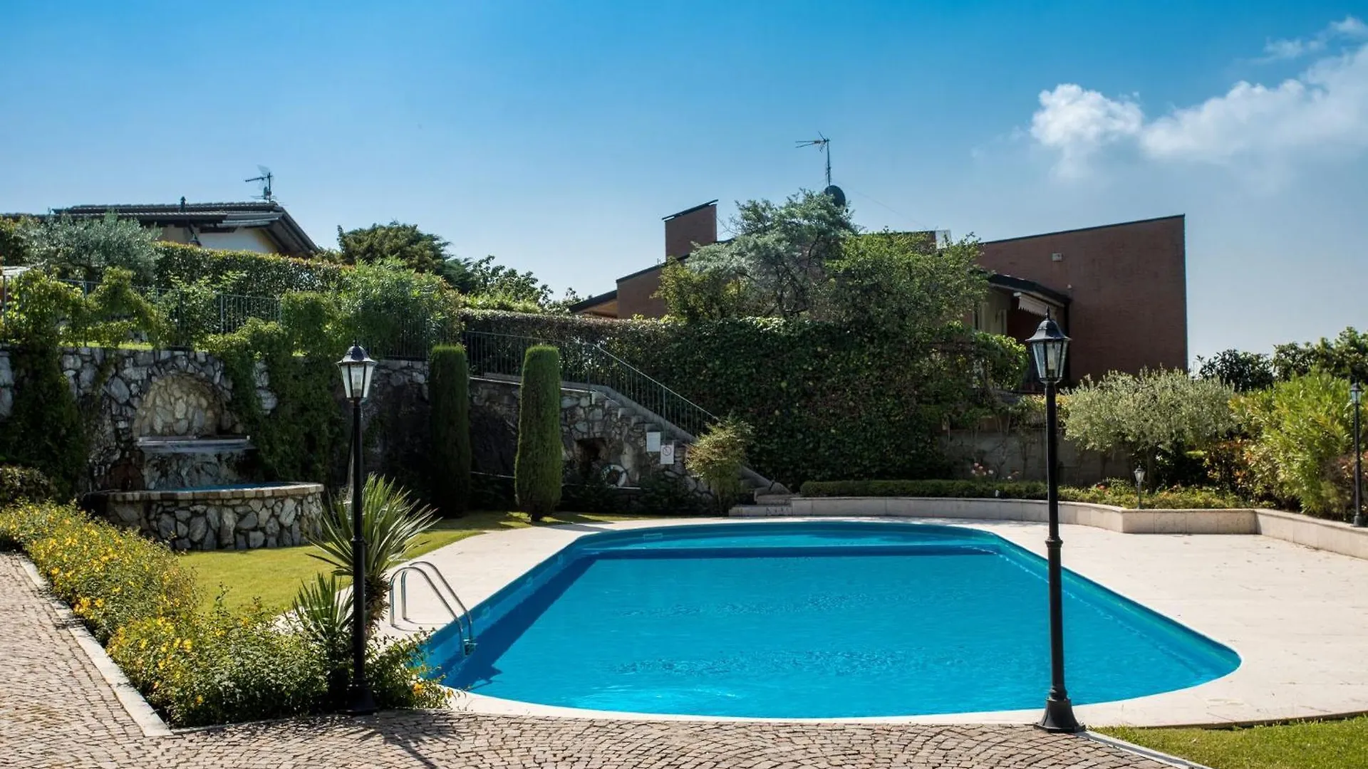 Blue Villa With Shared Pool And Private Garden Near Salo Roe